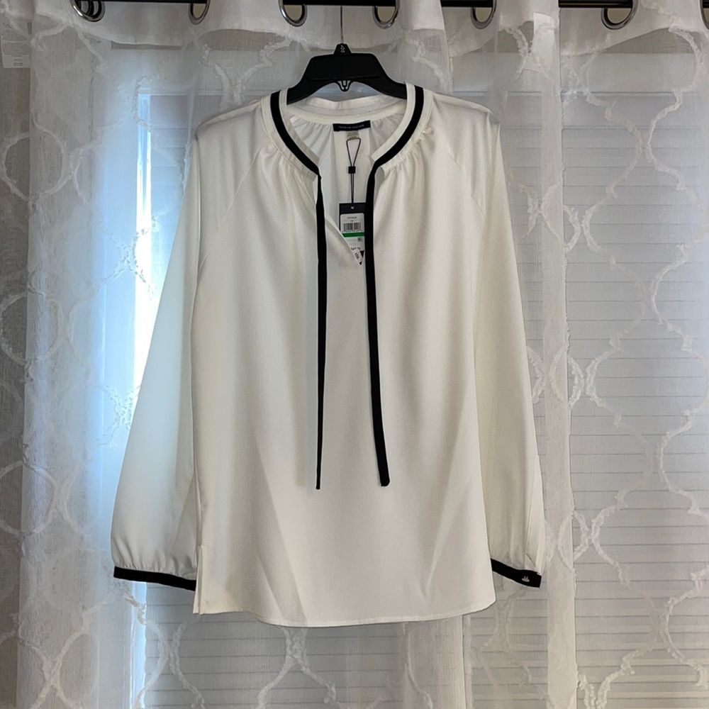 NWT TOMMY HILFIGER LARGE BLOUSE